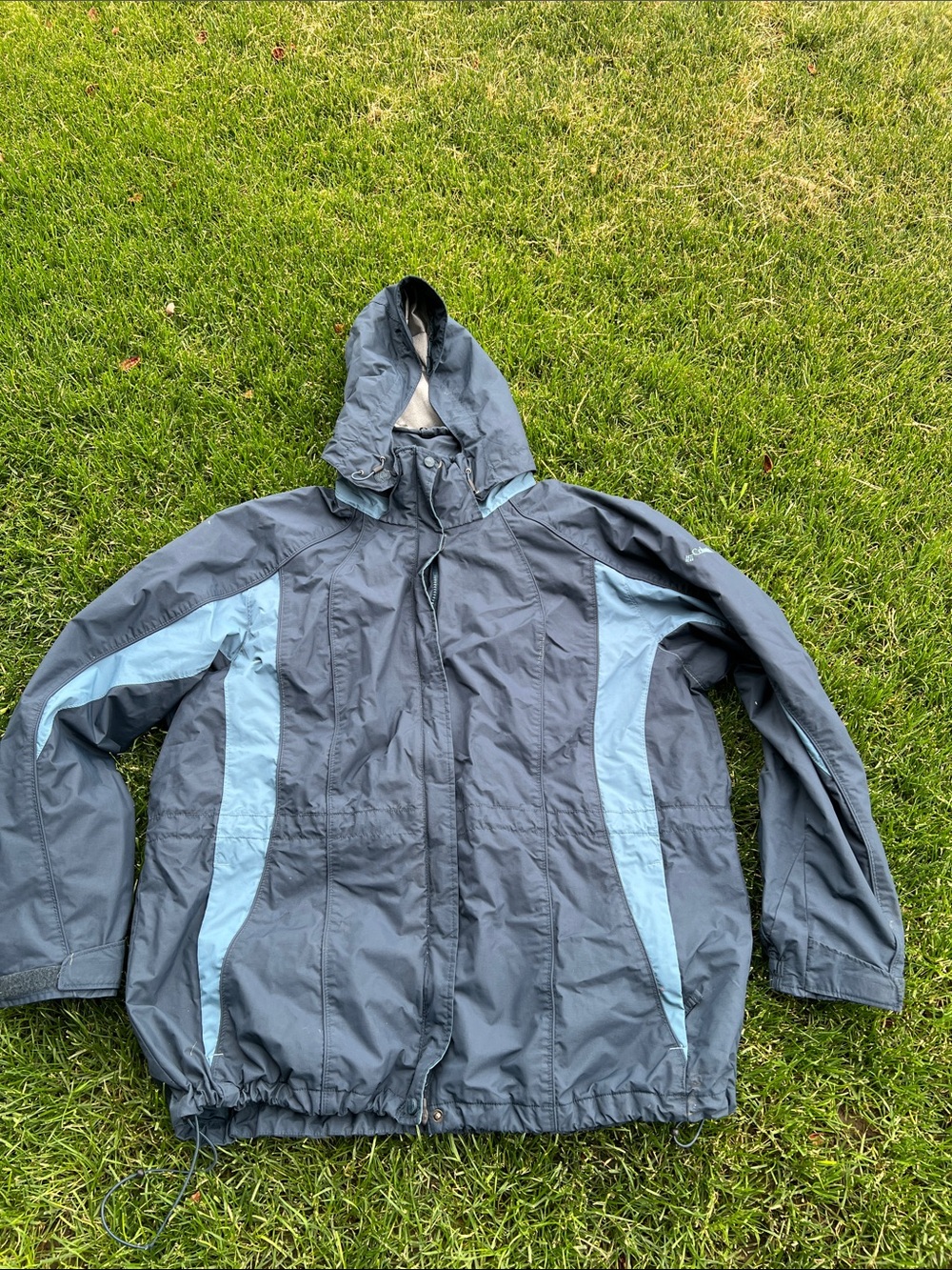 Columbia Women’s Zip and Snap Jacket Size 2X excellent condition.